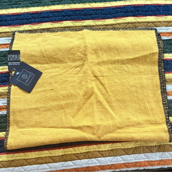 Harmony linen table runner - Picture 1 of 7